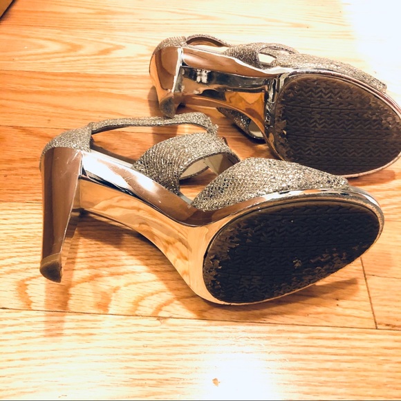 Michael Kors “Berkley” silver sparkly sandals - Picture 7 of 9